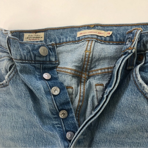Levi’s Ribcage Straight Ankle button fly jeans size 28 - Picture 5 of 5